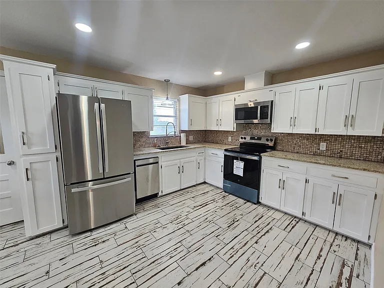 120 Ronald Ave — Photo 8