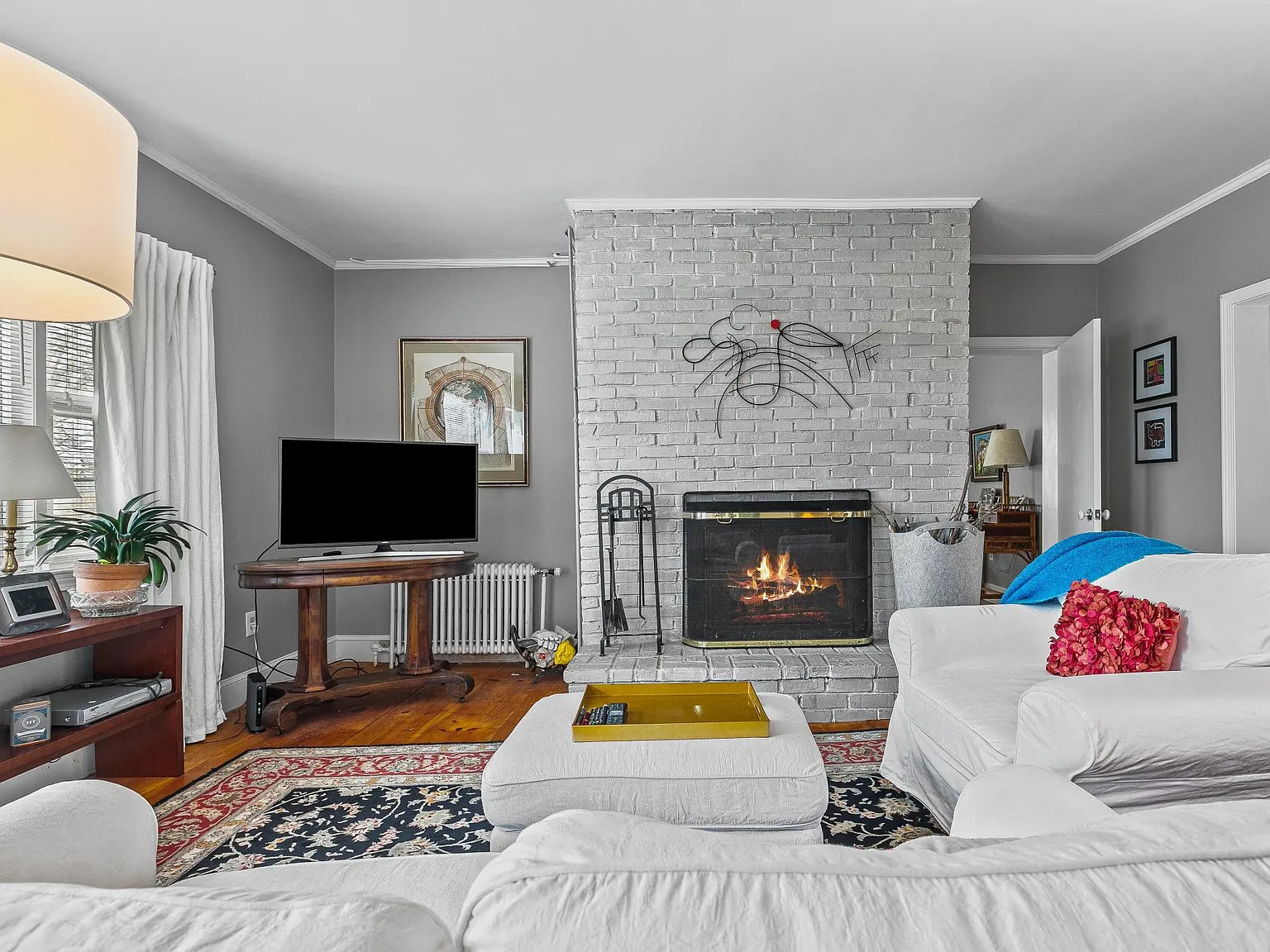 46 Chastellux Ave — Photo 2
