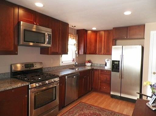 5th image of 63 Stafford St