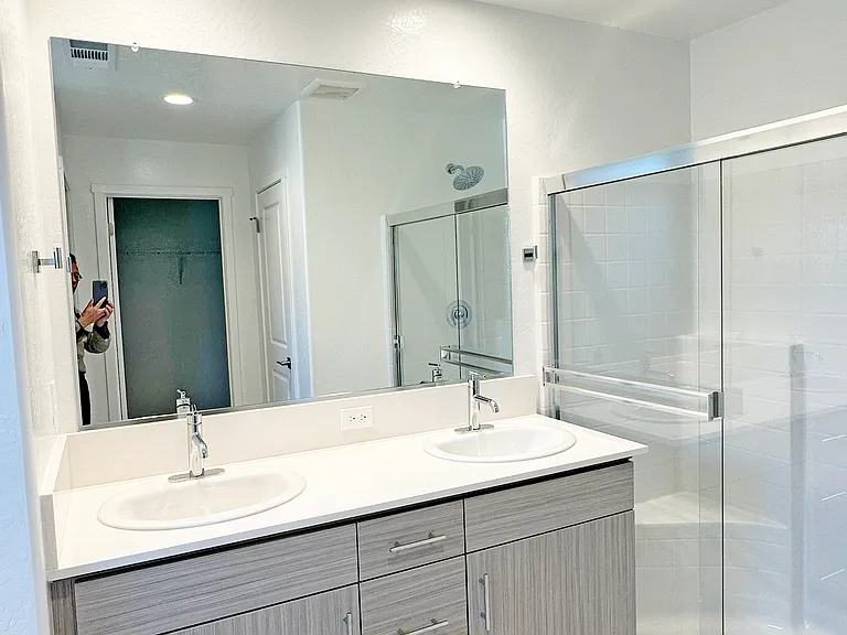 Master Bathroom, upstairs