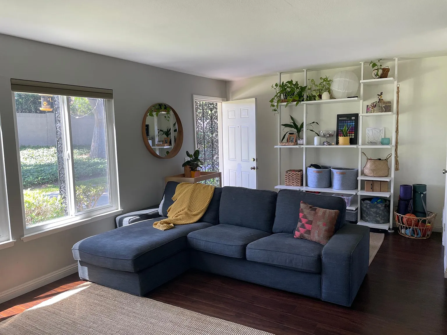 3 bed, 2.5 bath, 1240 sqft, $4,100 — Photo 2