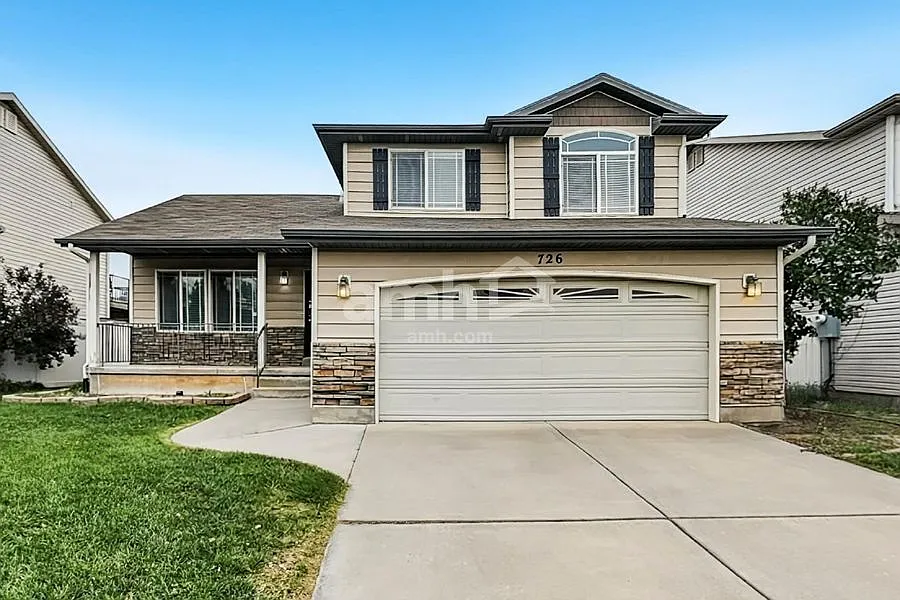 3 bed, 2.5 bath, 1733 sqft, $2,515 — Photo 1