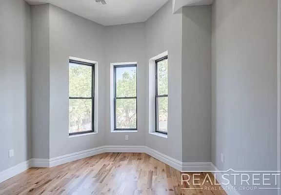 3rd image of 995 Lafayette Ave #3A