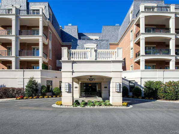 5000 Royal Court #5014, North Hills, NY 11040