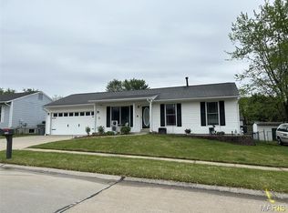 1318 Half Moon Dr, O'Fallon, MO