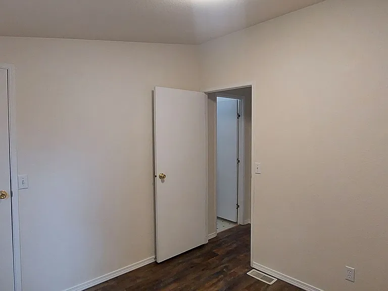 6740 Greystone Ln — Photo 9