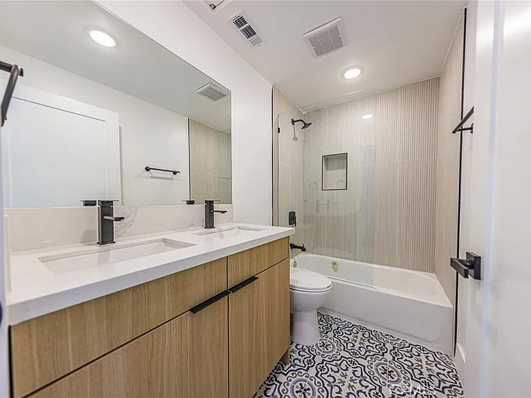 1065 S Corning St #A — Photo 23