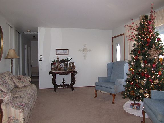 3rd image of 404 Southland Dr S
