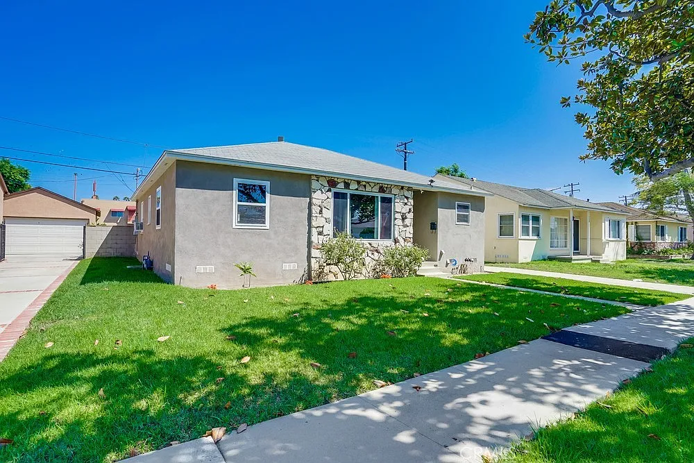 3 bed, 1213 sqft, $4,400 — Photo 2