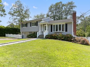 14 Windsor Pl, Fairfield, CT 06824