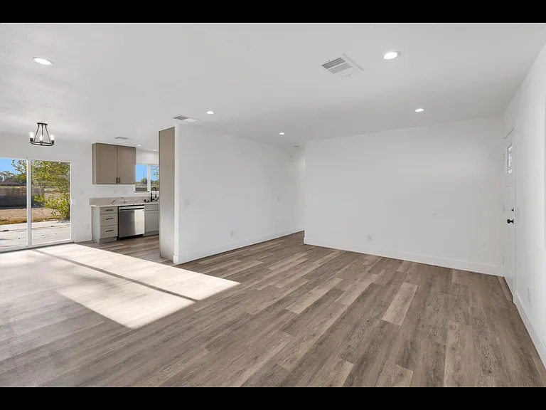 17368 Sweetaire Ave — Photo 4
