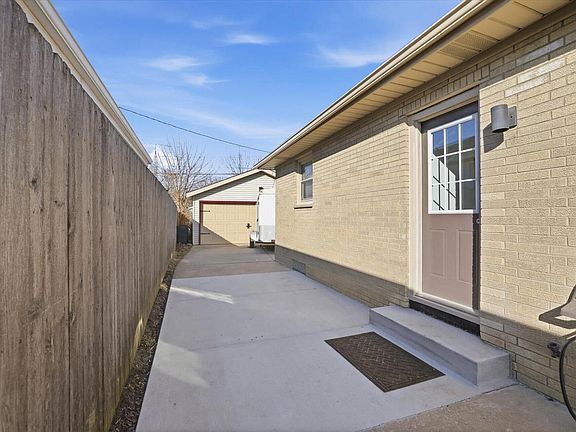 4th image of 2604 Grove AVENUE