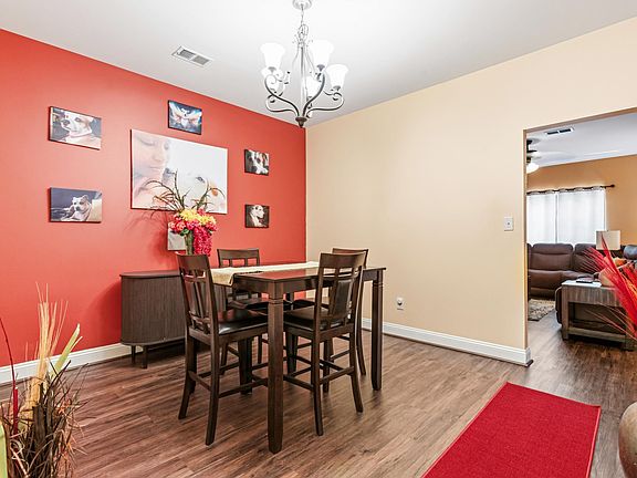 5th image of 4637 Sterling Glen Ln