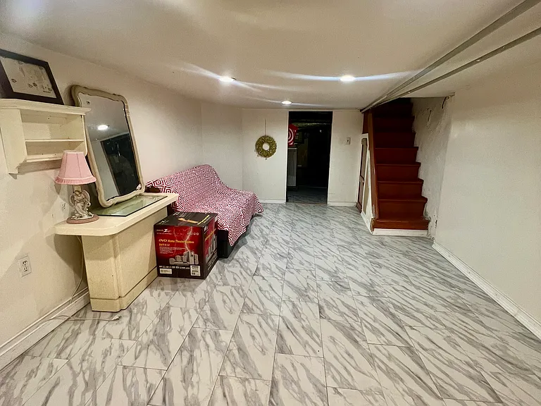 2617 S Marshall St — Photo 4