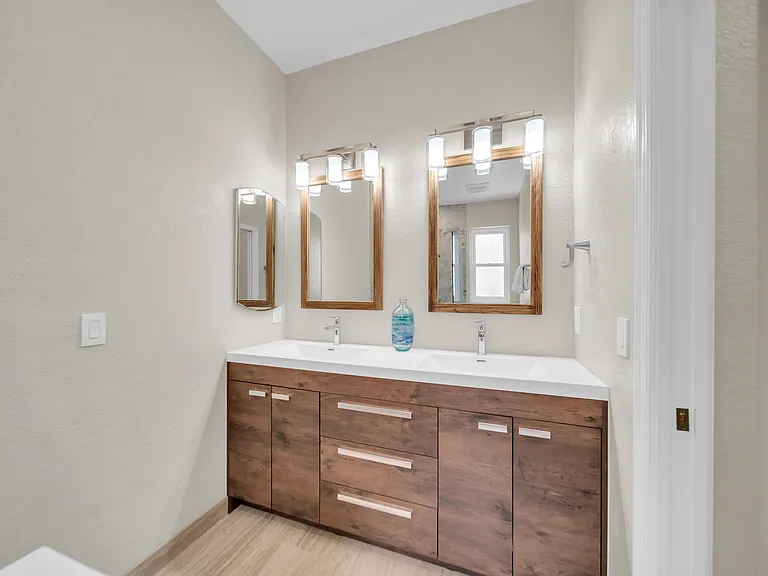 1358 Hedgewood Cir — Photo 22