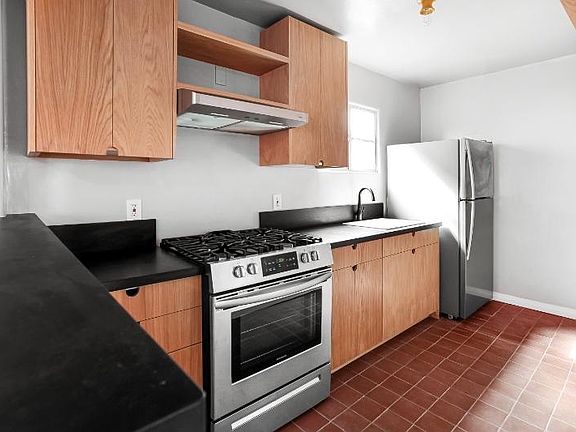 4th image of 1425 1/2 Fairbanks Pl
