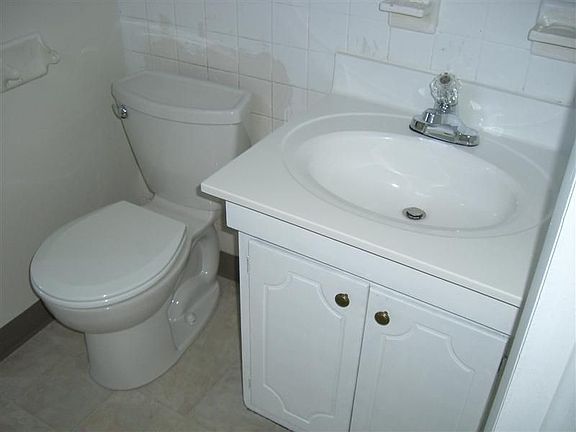 3rd image of 483-485 Diven Ln