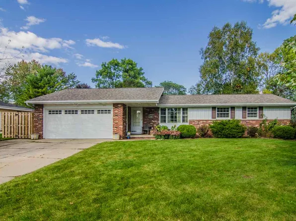 1490 Avondale Dr, Green Bay, WI 54313