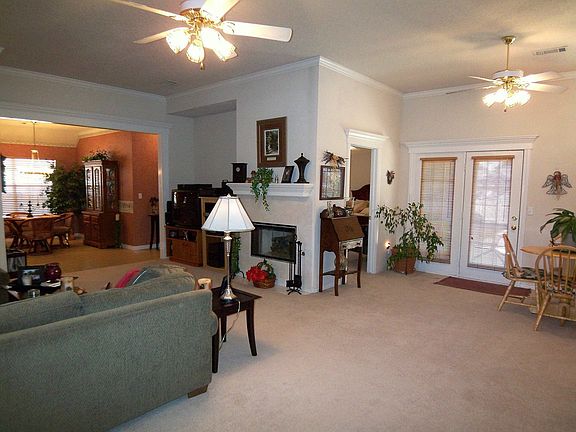 9' ceilings in living room w/ fireplace