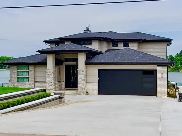 7020 Driftwood Dr, Fenton, MI 48430