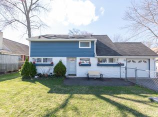 3 Farmbrook Dr, Old Bridge, NJ 08857