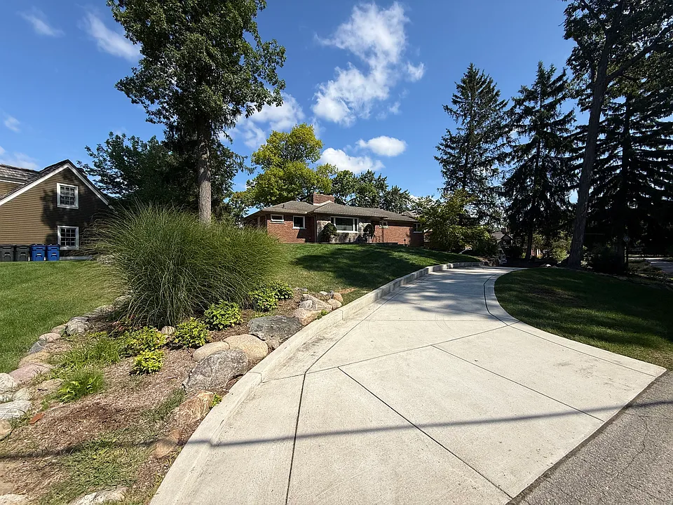 1700 Hamilton Dr