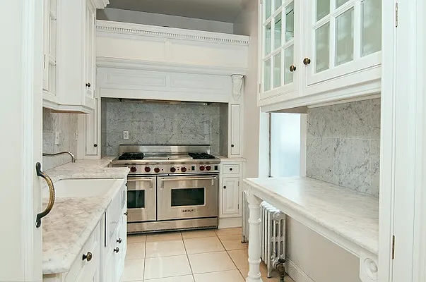 Rented by Perry Associates NYC Inc | media 37