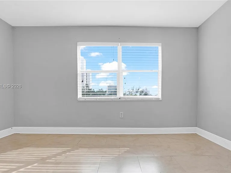 7925 Carlyle Ave #403 — Photo 9