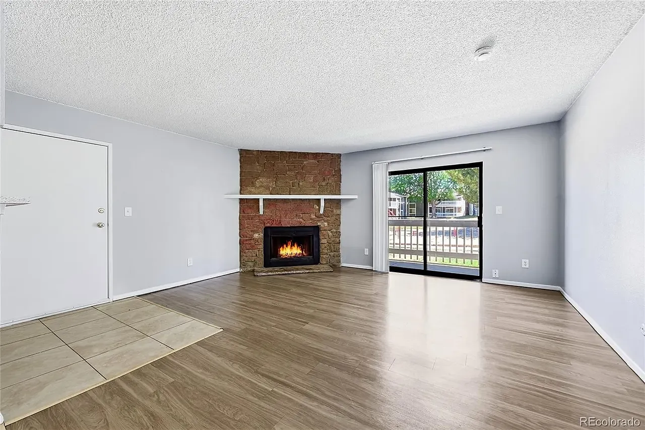 3 bed, 1177 sqft, $1,900 — Photo 1