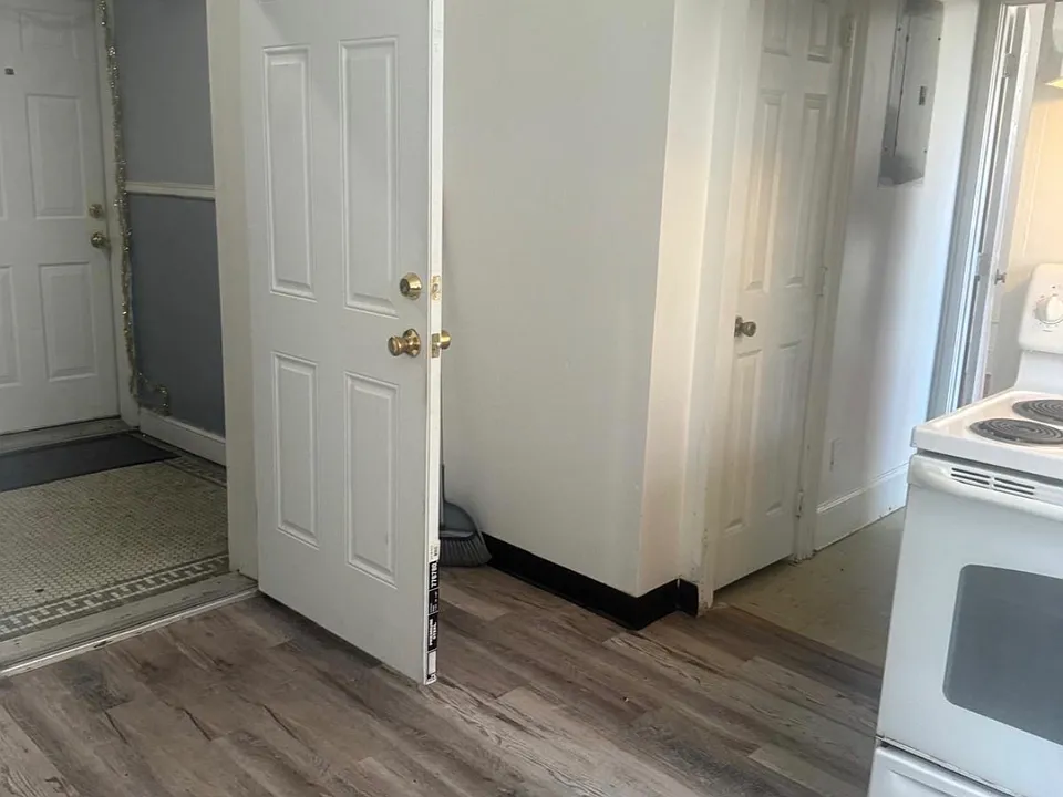 240 William St #2F