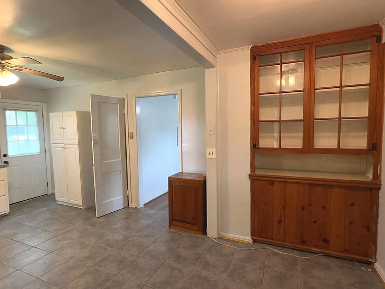 44 S Woodlawn Ave — Photo 4