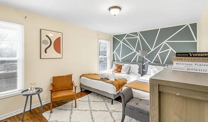 MBR, has walk-in closet
(11'x16')