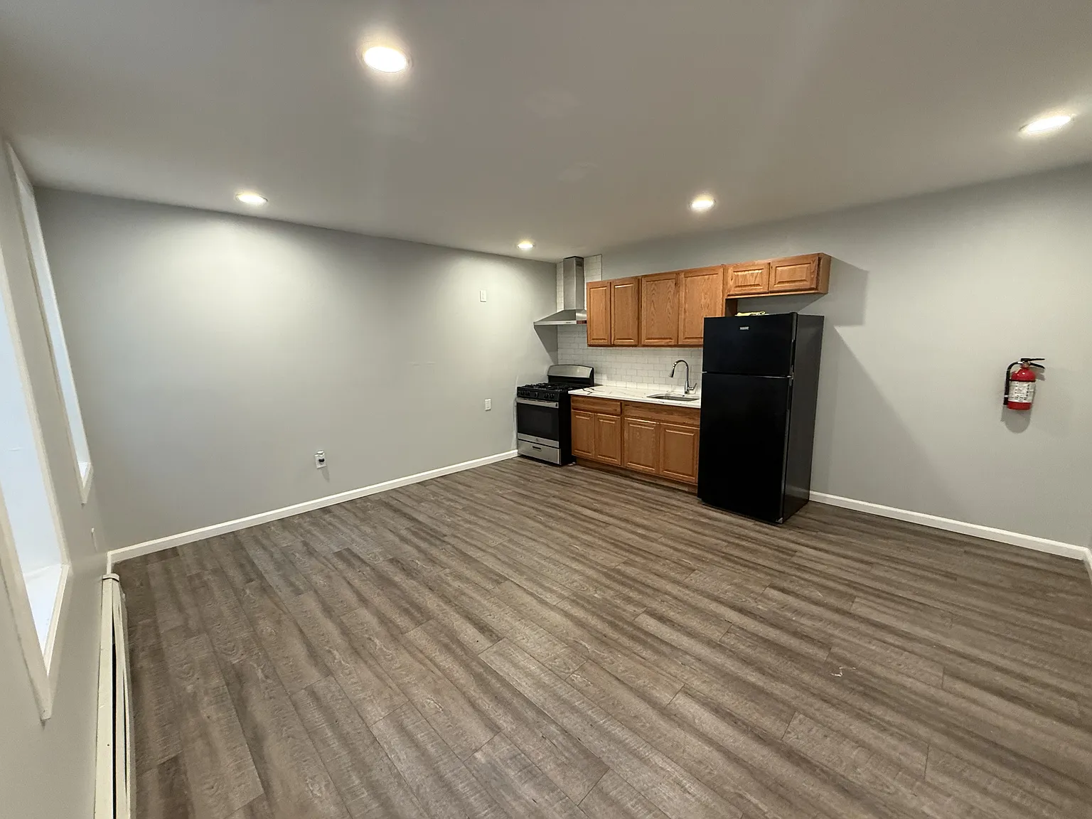 1230 Chestnut St - E — Photo 2