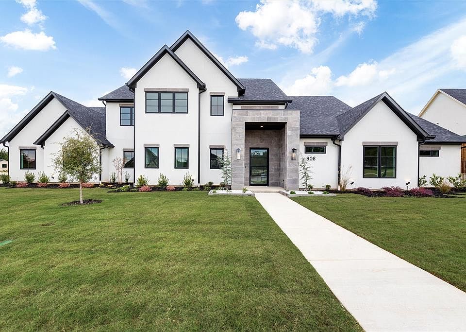 1st image of 808 Sawyer Dr