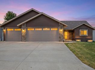 216 Parkview Dr, Tipton, IA 52772
