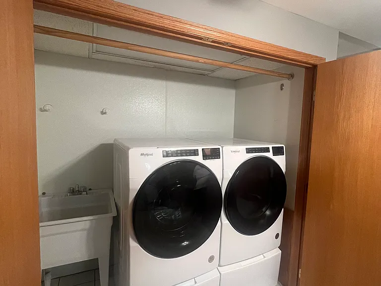 10304 Wilmette Ave — Photo 23