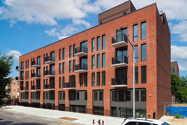 Rented by EXR | media 42