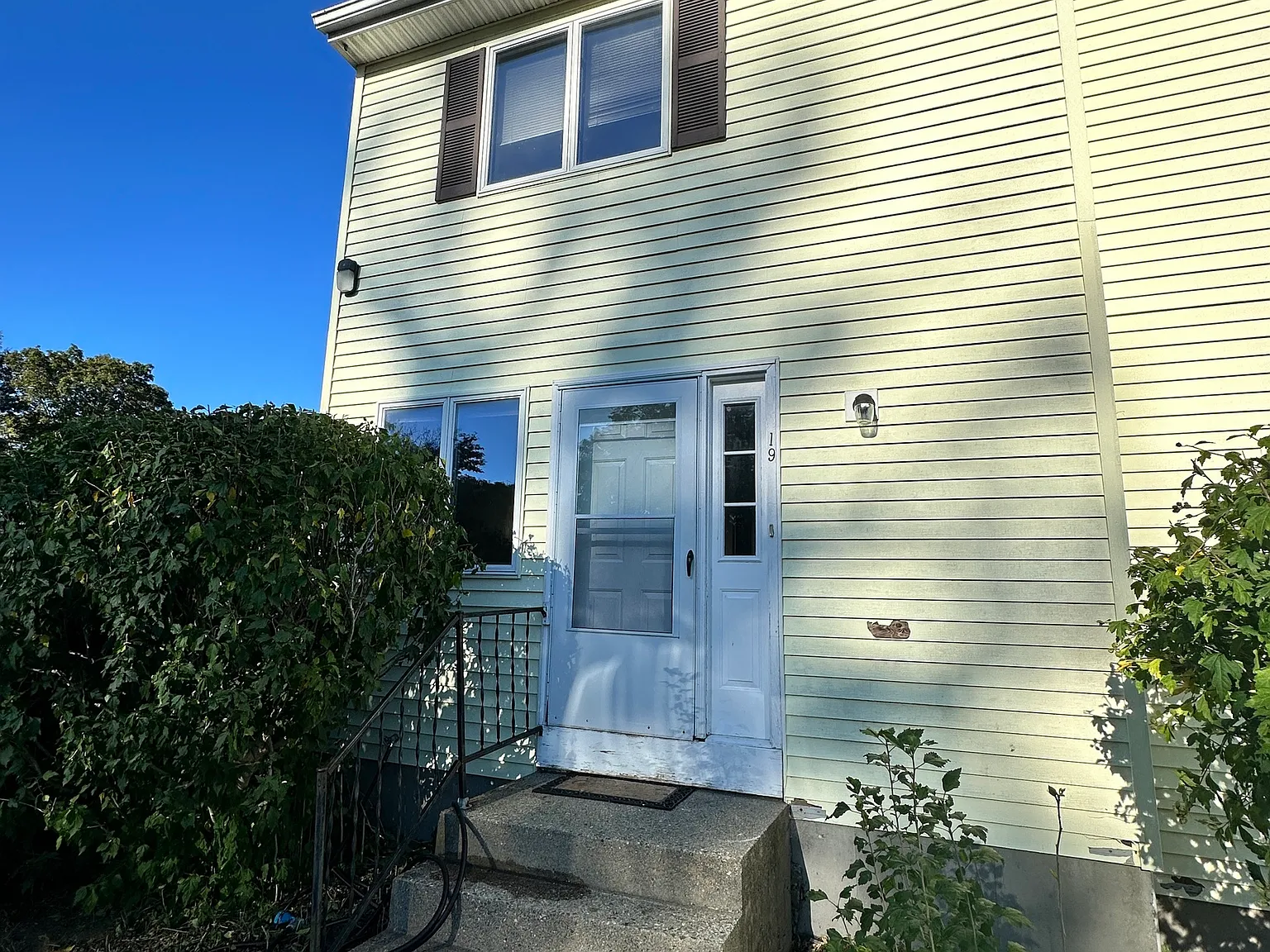 2 bed, 1.5 bath, 896 sqft, $1,700 — Photo 2