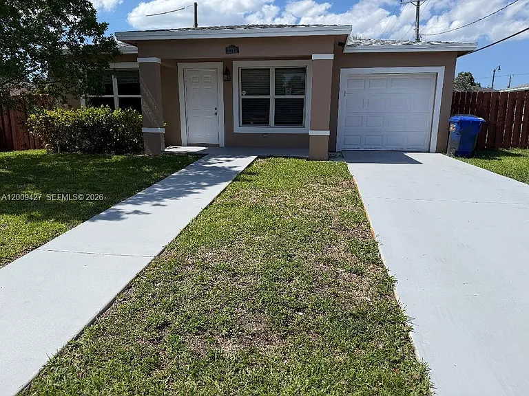 2713 NW 6th St — Photo 1