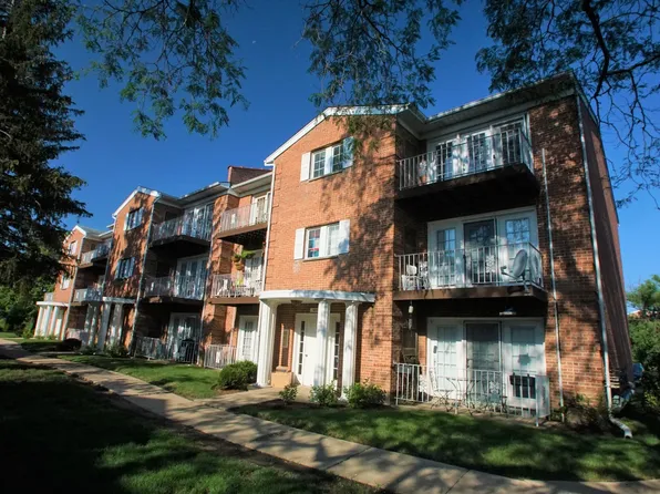 684 Quincy Bridge Ln APT 302, Glenview, IL 60025