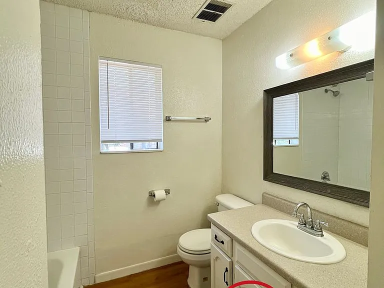809 Allen St — Photo 13