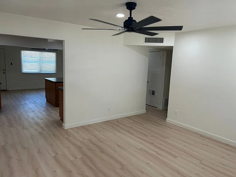 2405 E Dortha Ave — Photo 4