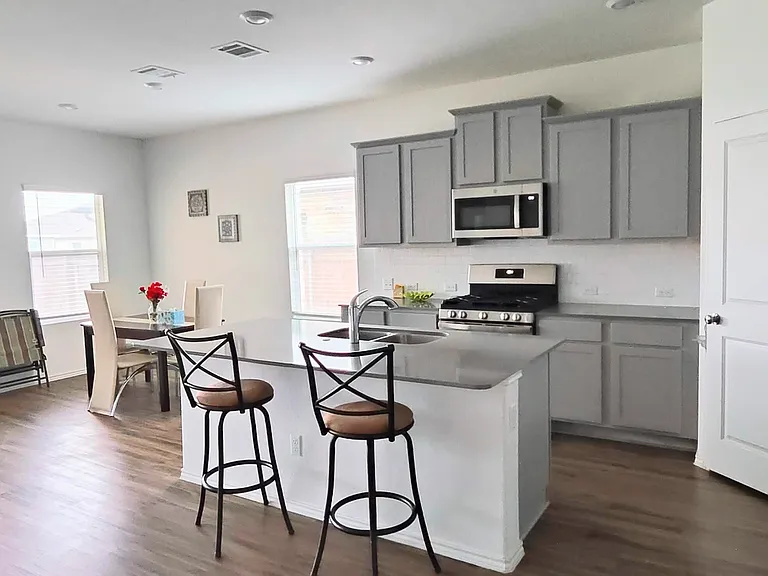 204 Coventry Dr — Photo 12