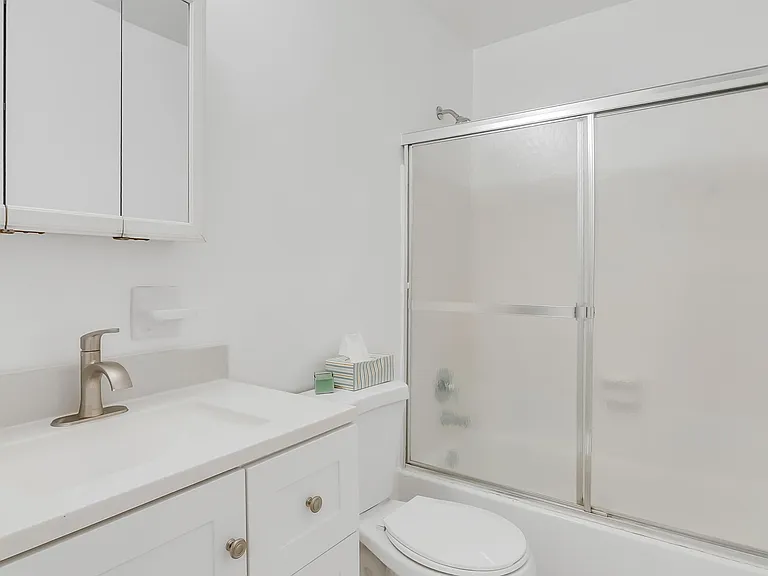 711 SE 15th St #5 — Photo 4