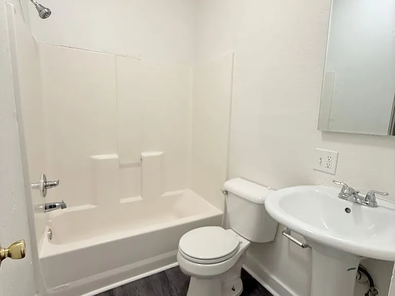 1216 E Pierce St — Photo 6