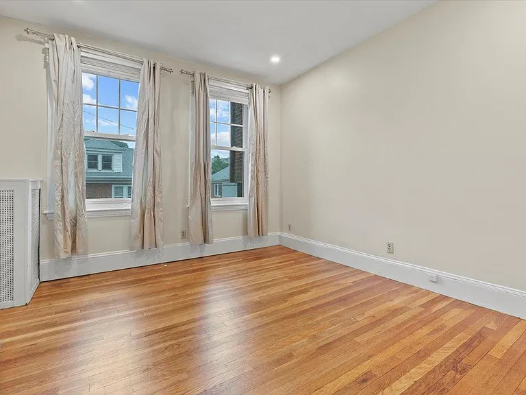 100 Lanark Rd — Photo 1
