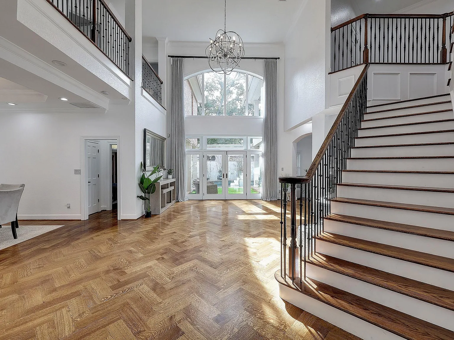 5 bed, 5.5 bath, 4516 sqft, $7,500 — Photo 4