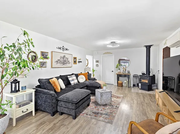 2951 Rogue River Hwy, Gold Hill, OR 97525