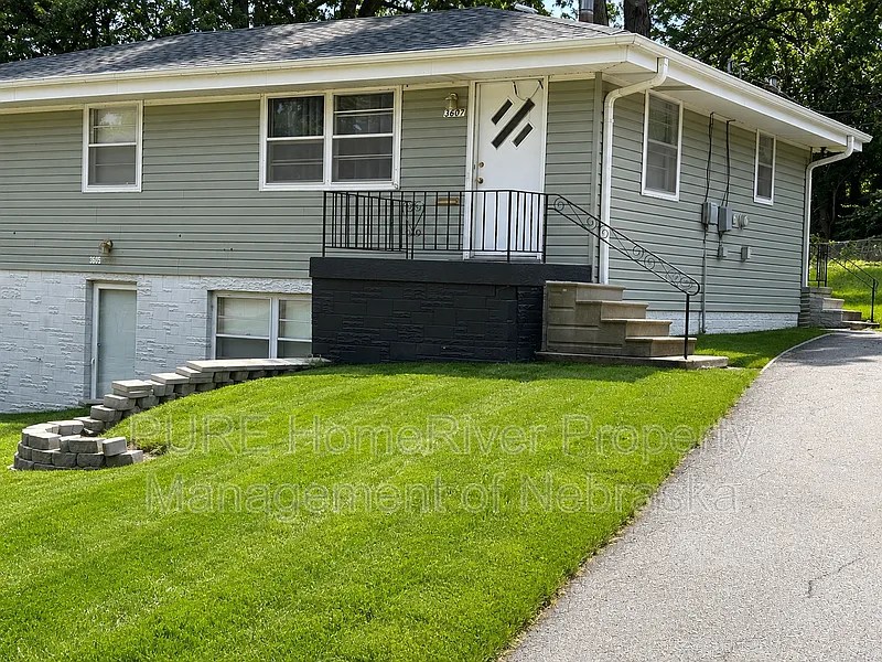2 bed, 1.0 bath, 1072 sqft, $1,425 — Photo 3
