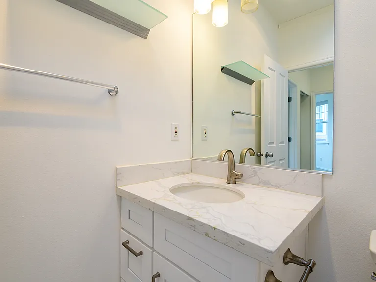 10547 Midvale Ave N #D — Photo 14